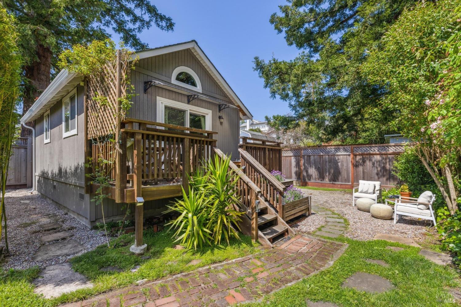 239 Sycamore Avenue Ave