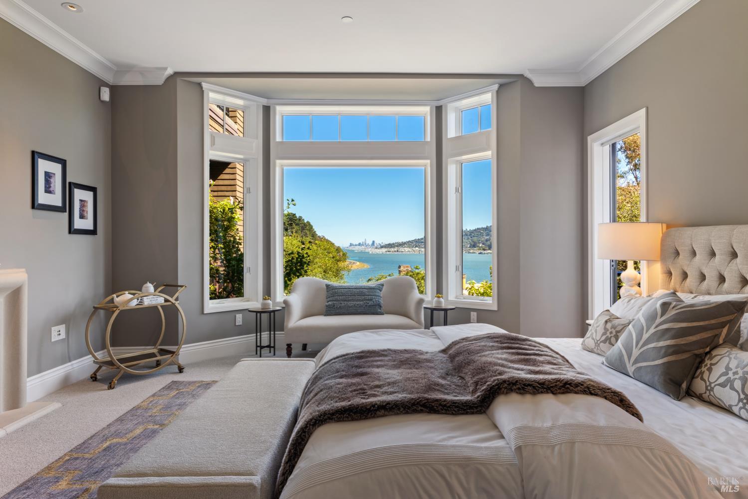 62 De Silva Island Dr