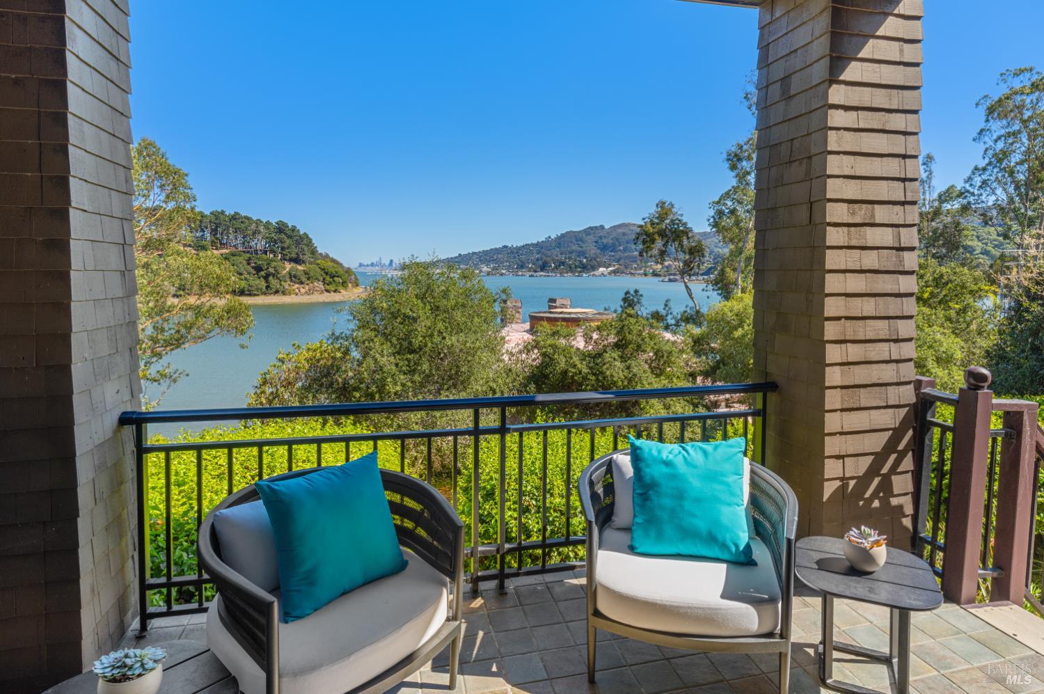 62 De Silva Island Dr