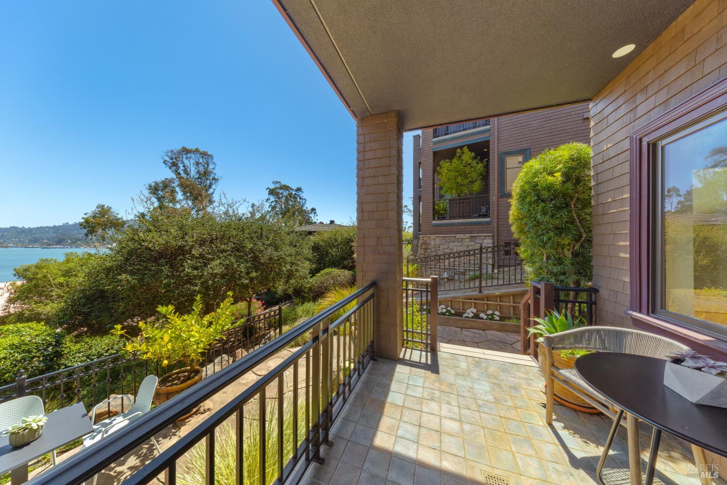 62 De Silva Island Dr