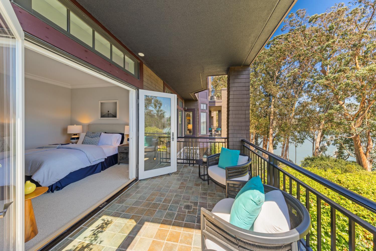 62 De Silva Island Dr