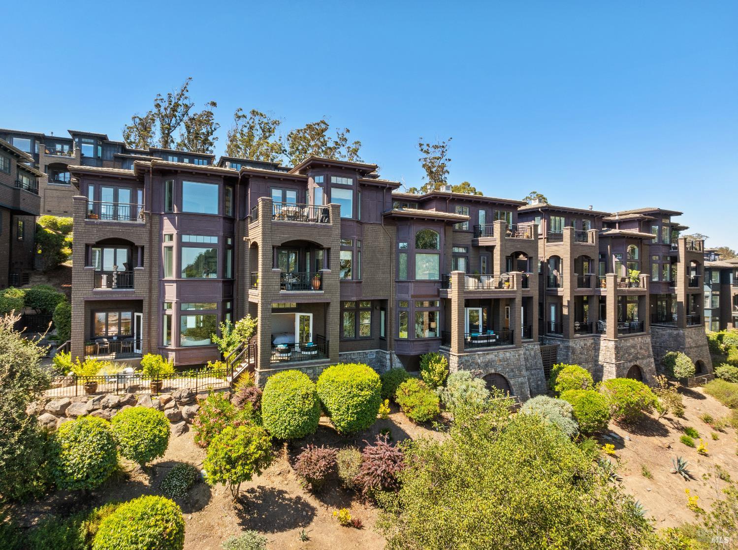 62 De Silva Island Dr