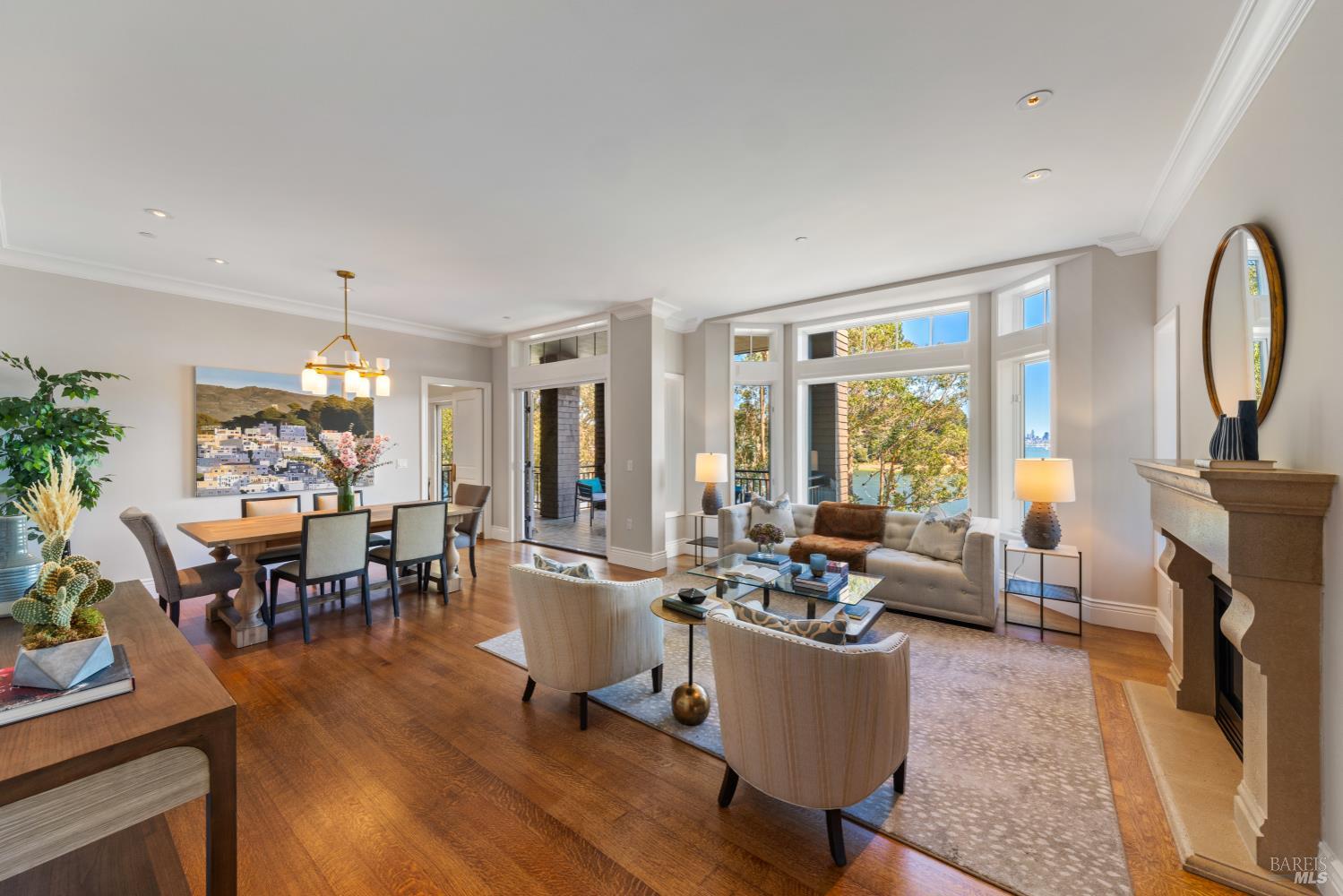 62 De Silva Island Dr