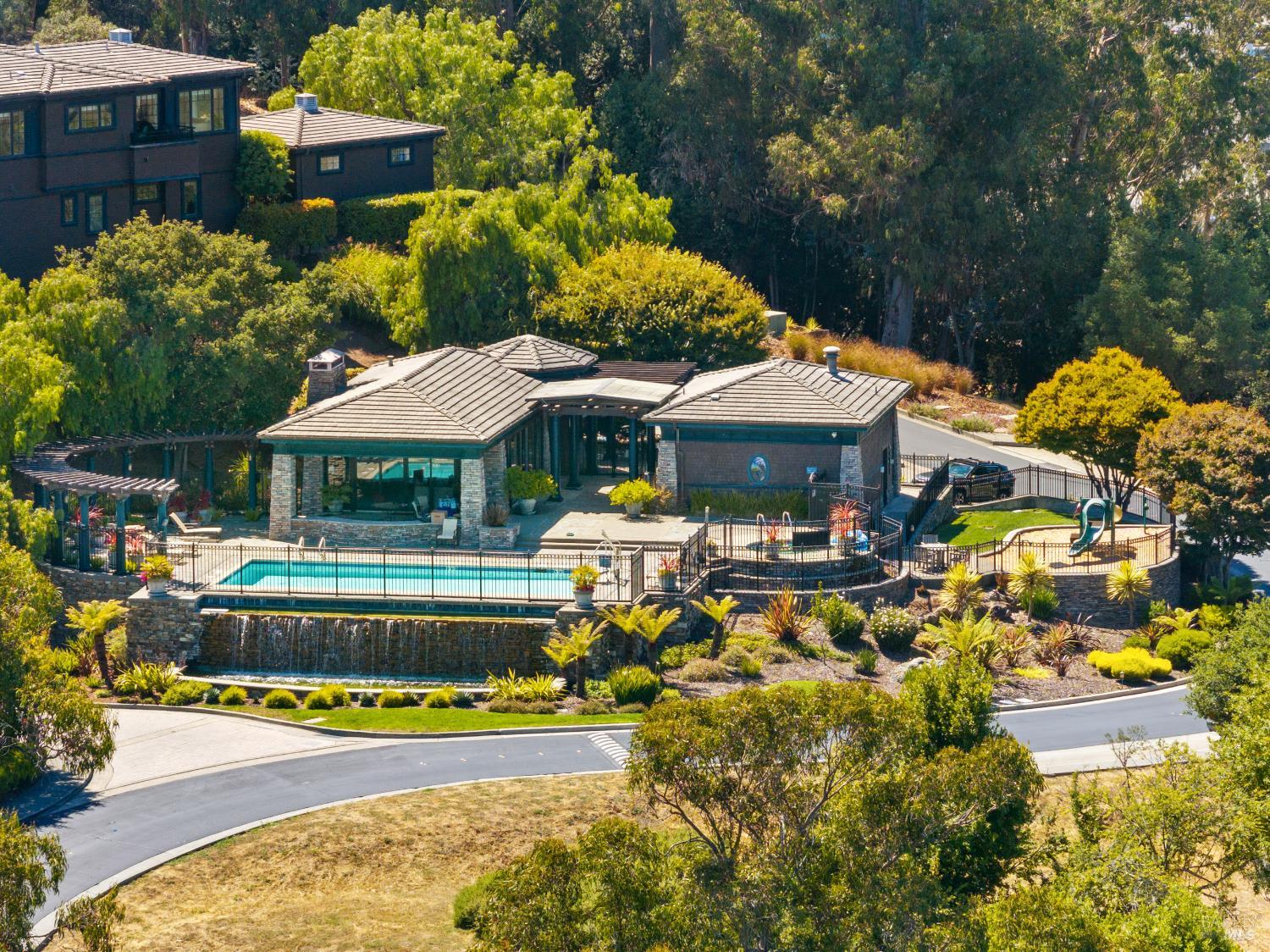 62 De Silva Island Dr