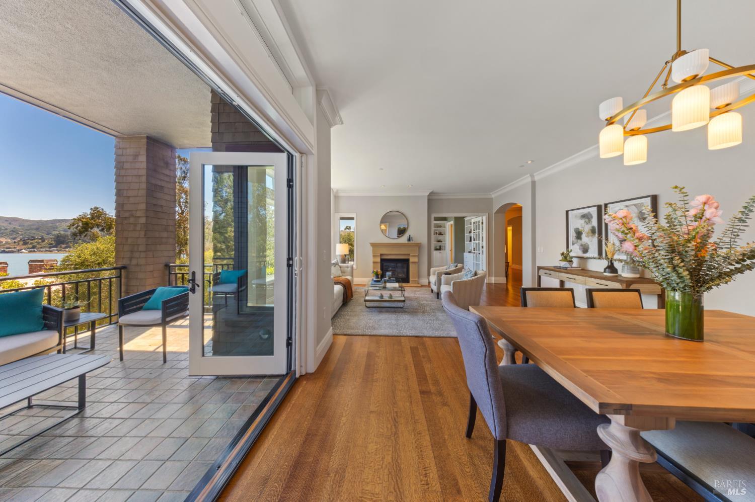 62 De Silva Island Dr