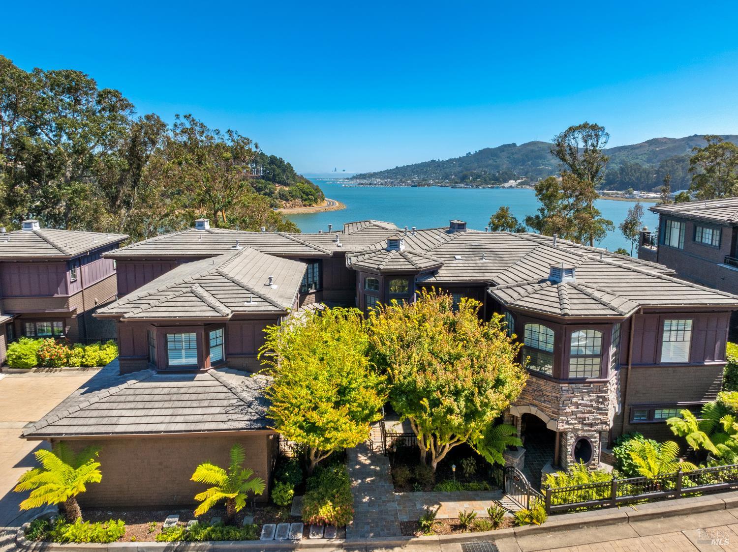 62 De Silva Island Dr