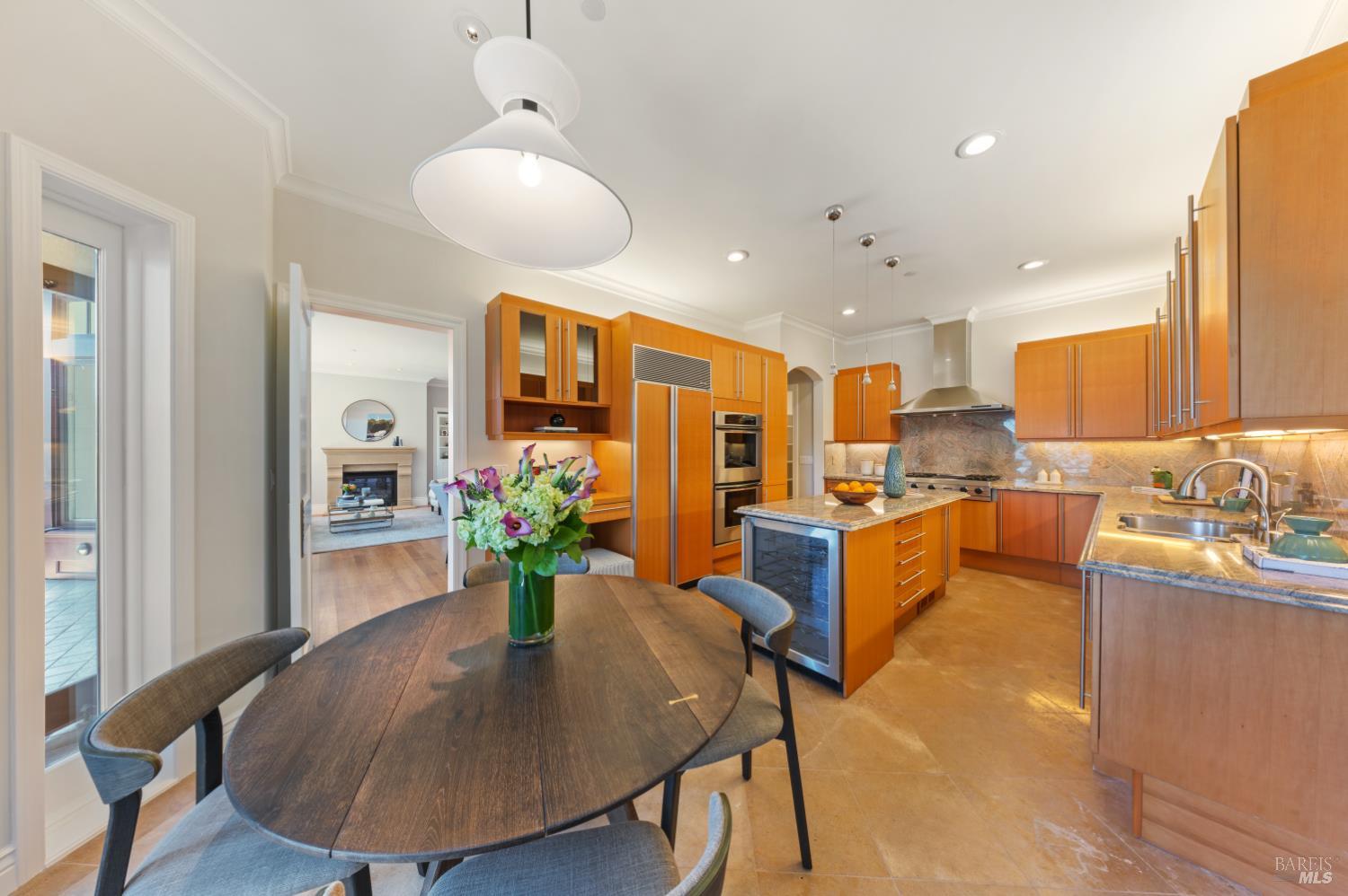 62 De Silva Island Dr