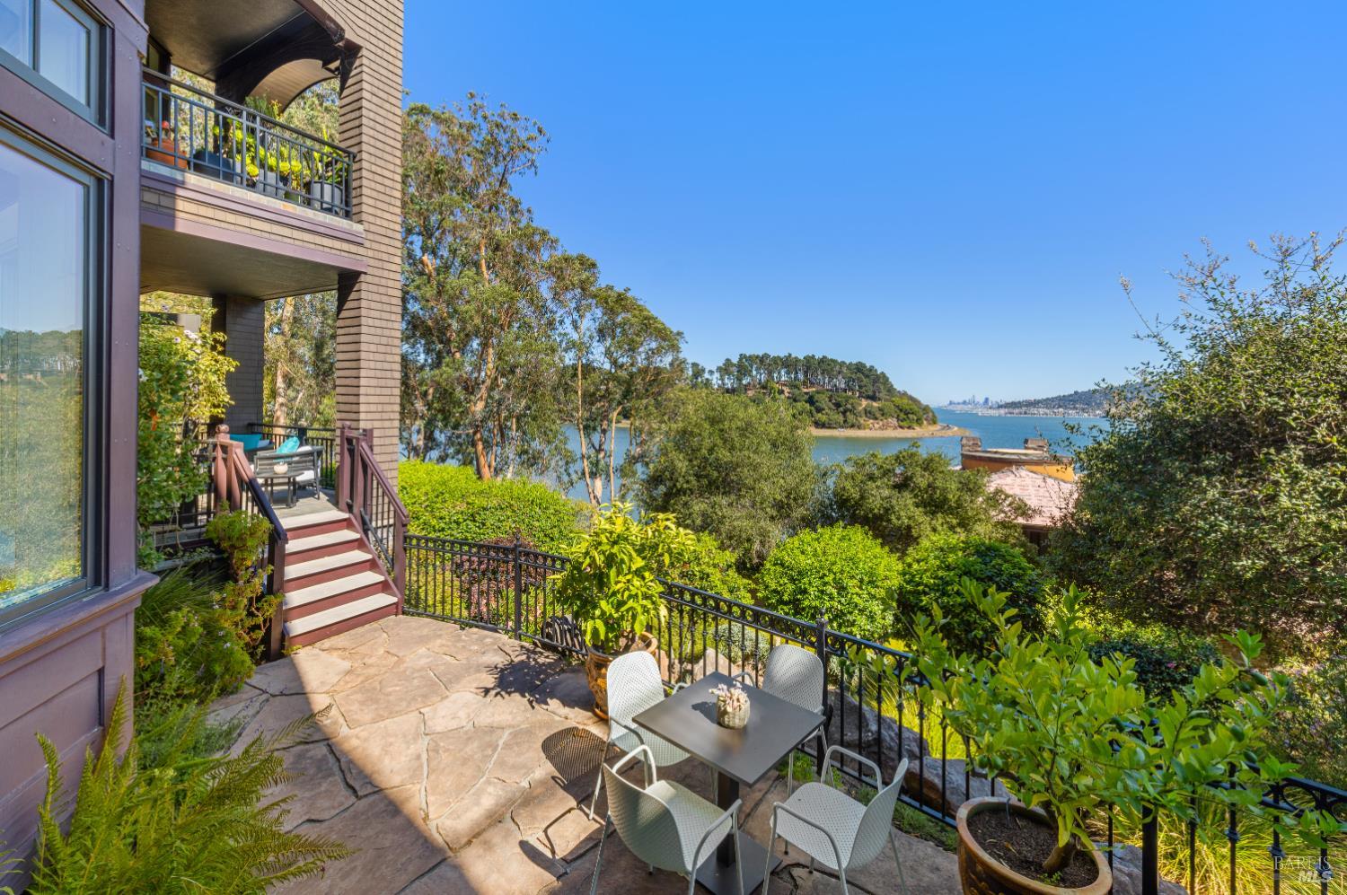 62 De Silva Island Dr