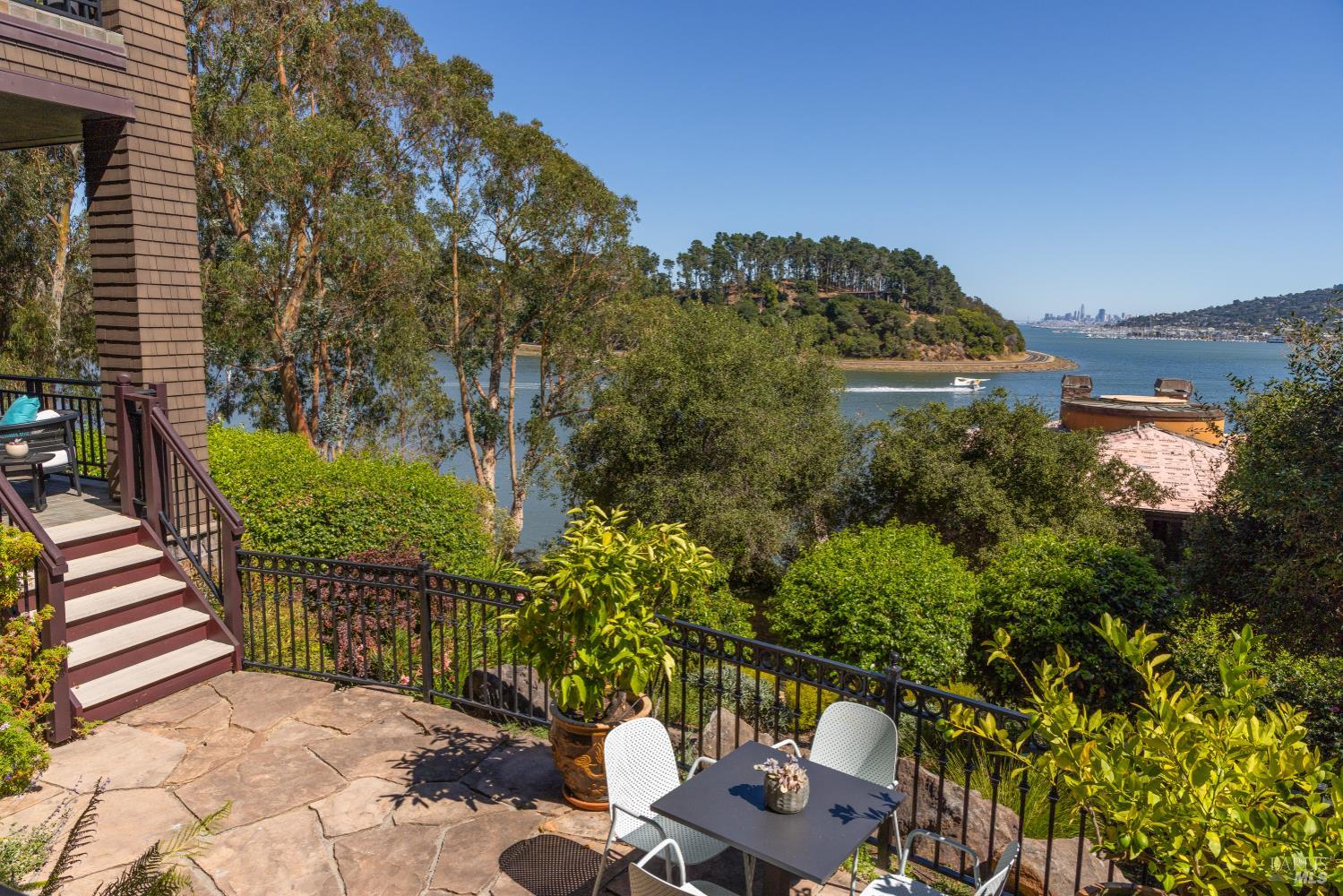 62 De Silva Island Dr