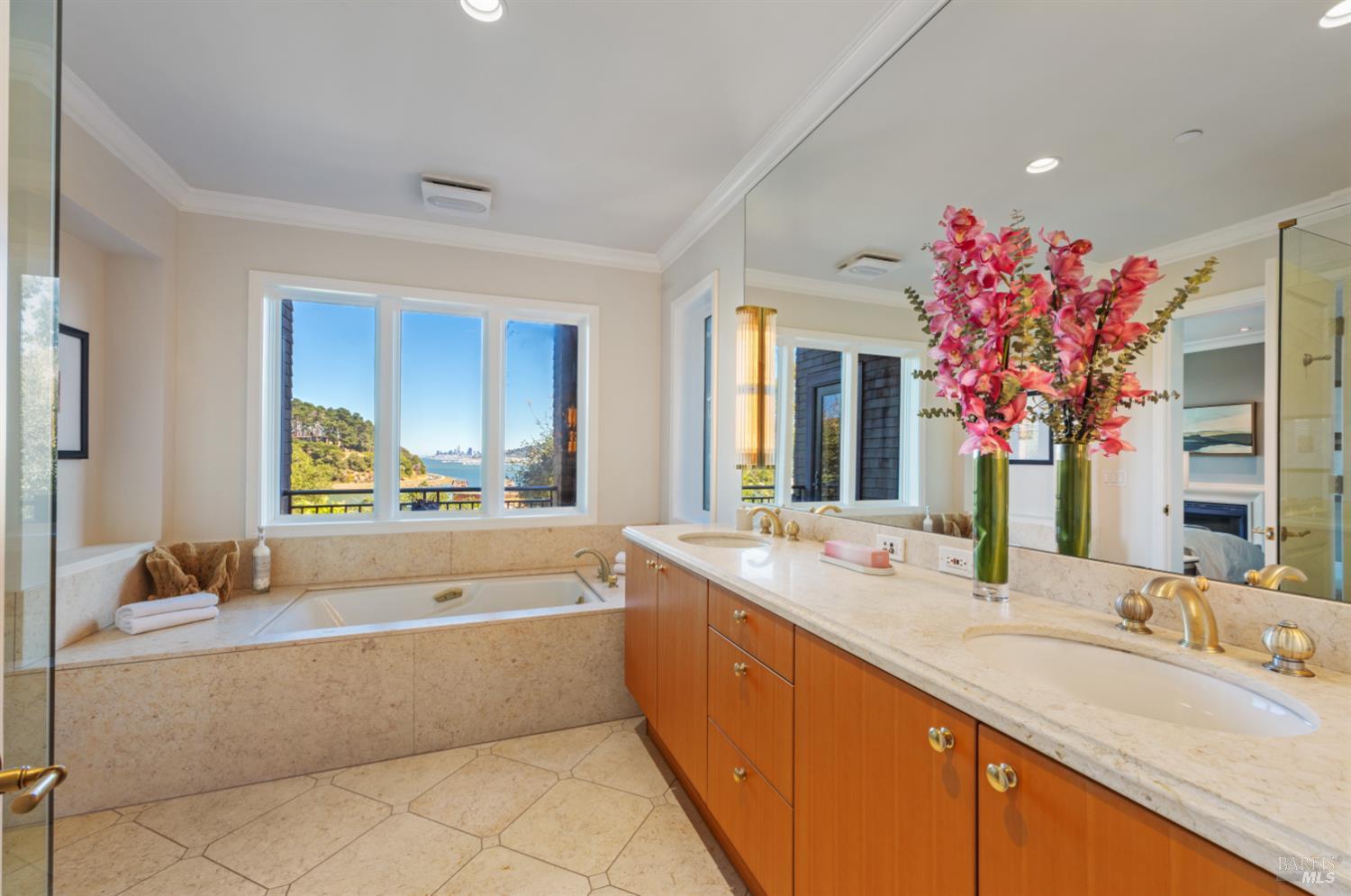 62 De Silva Island Dr