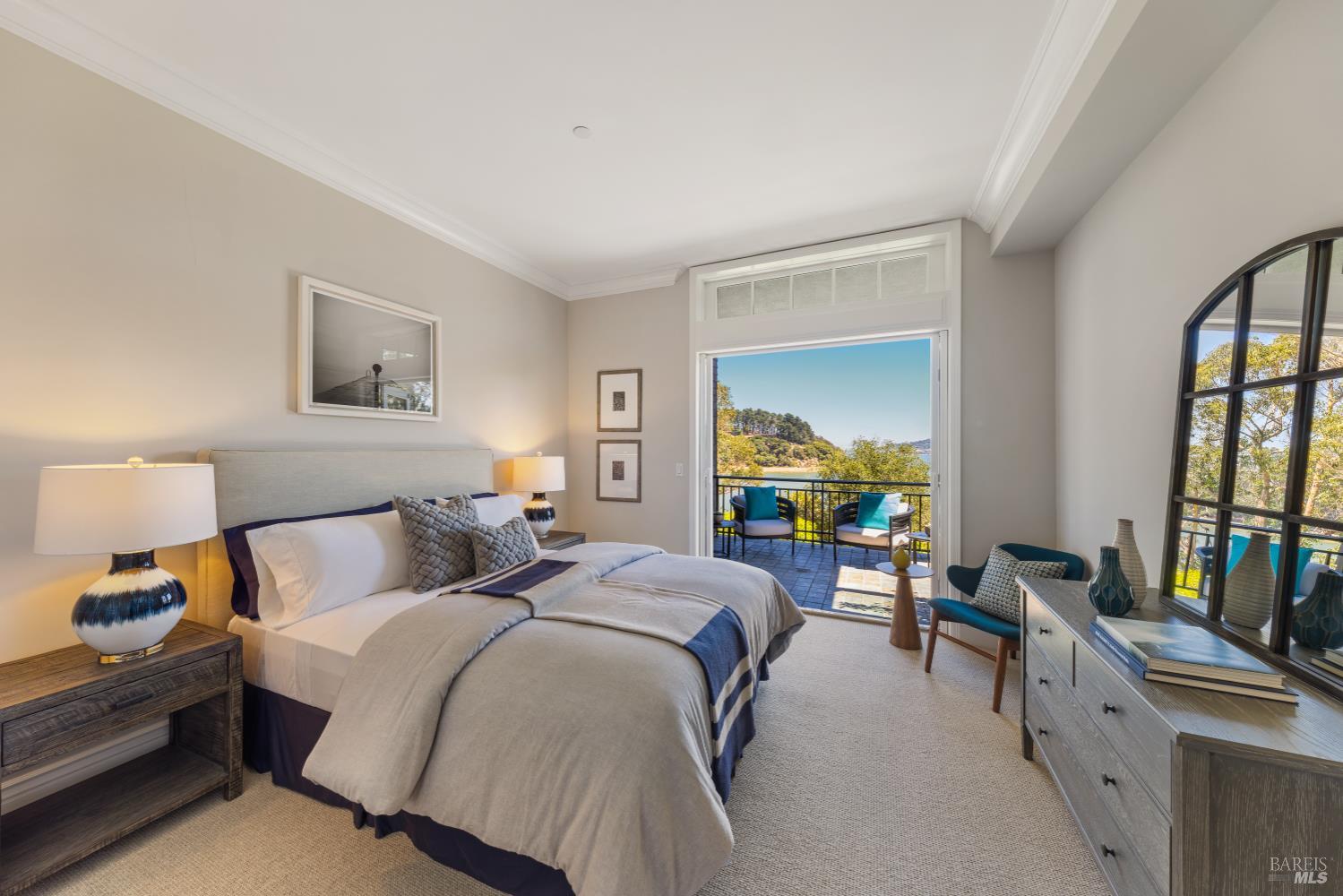 62 De Silva Island Dr