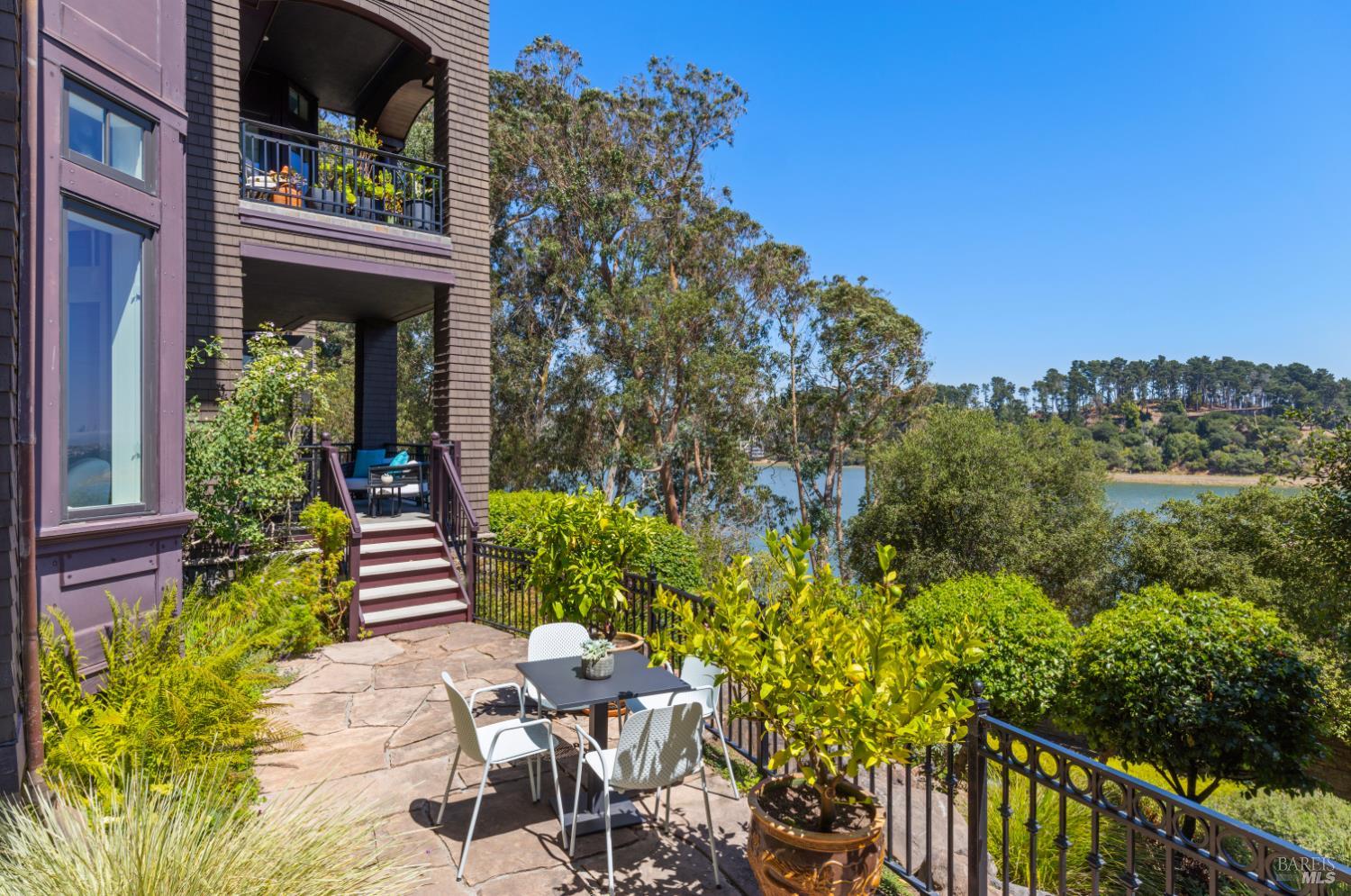 62 De Silva Island Dr