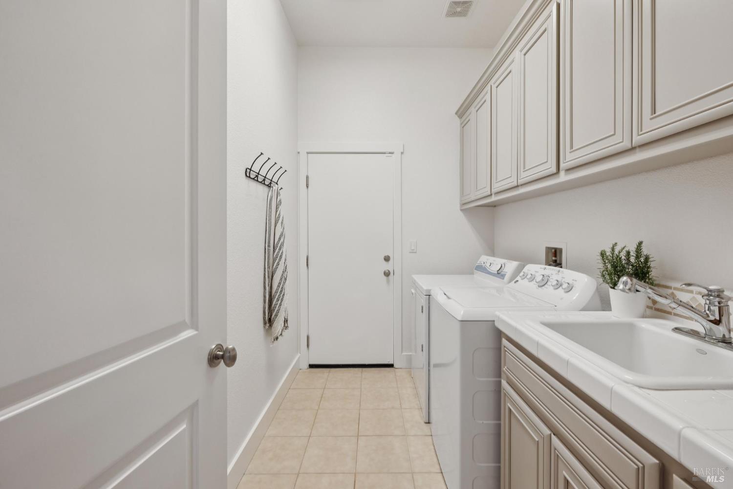 221 Spindle Ct