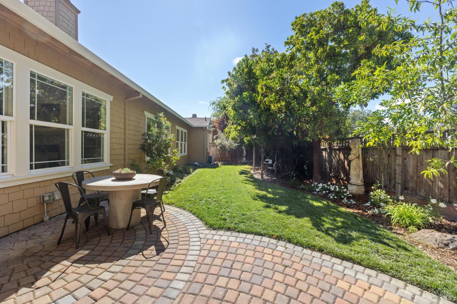221 Spindle Ct