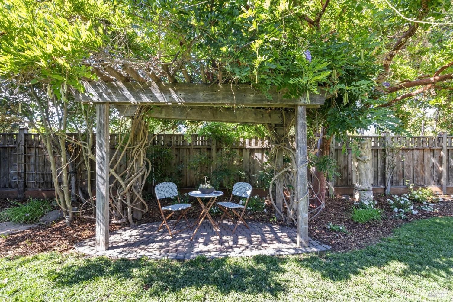221 Spindle Ct
