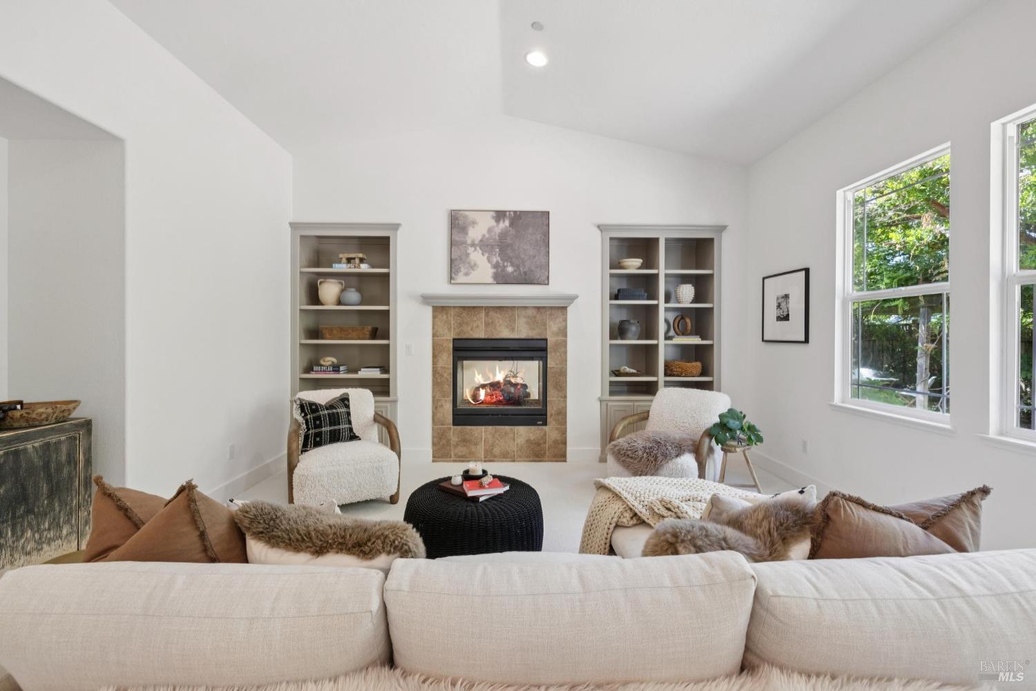 221 Spindle Ct