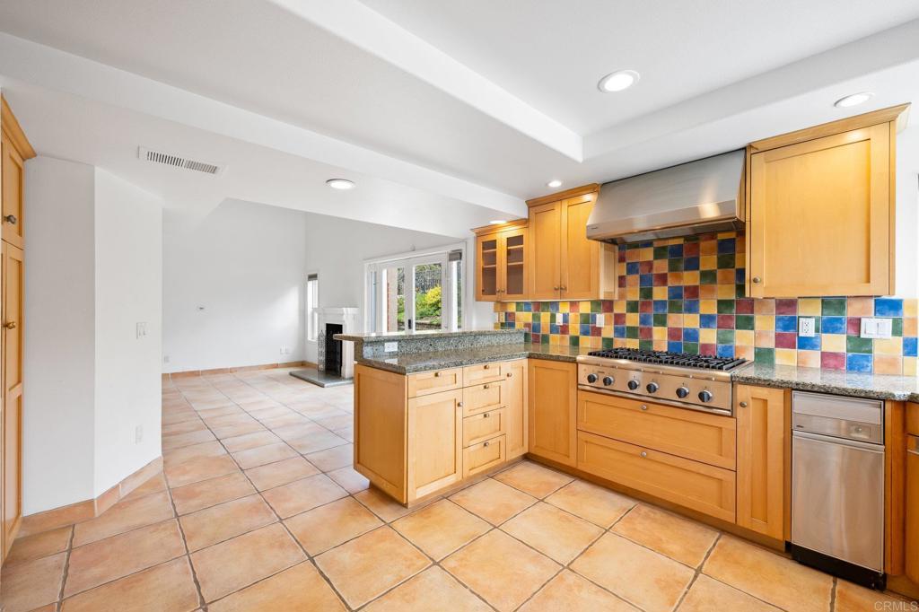 1033 Via Mil Cumbres