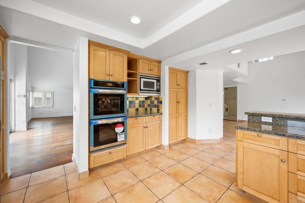 1033 Via Mil Cumbres