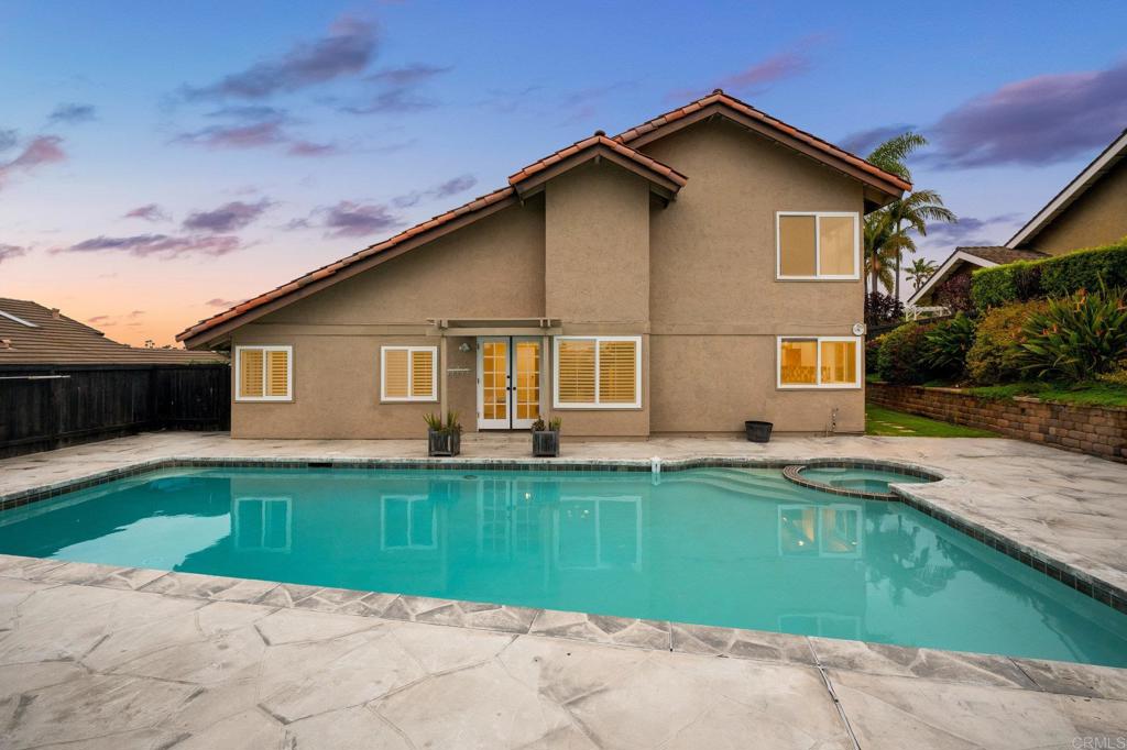 1033 Via Mil Cumbres