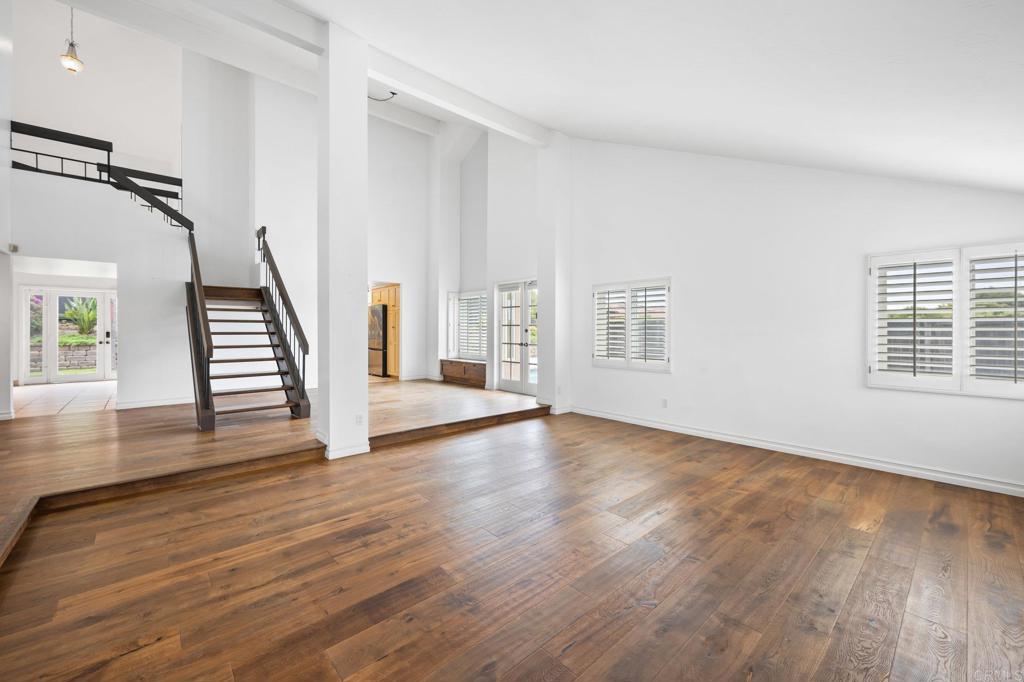 1033 Via Mil Cumbres