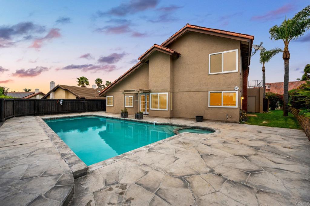 1033 Via Mil Cumbres