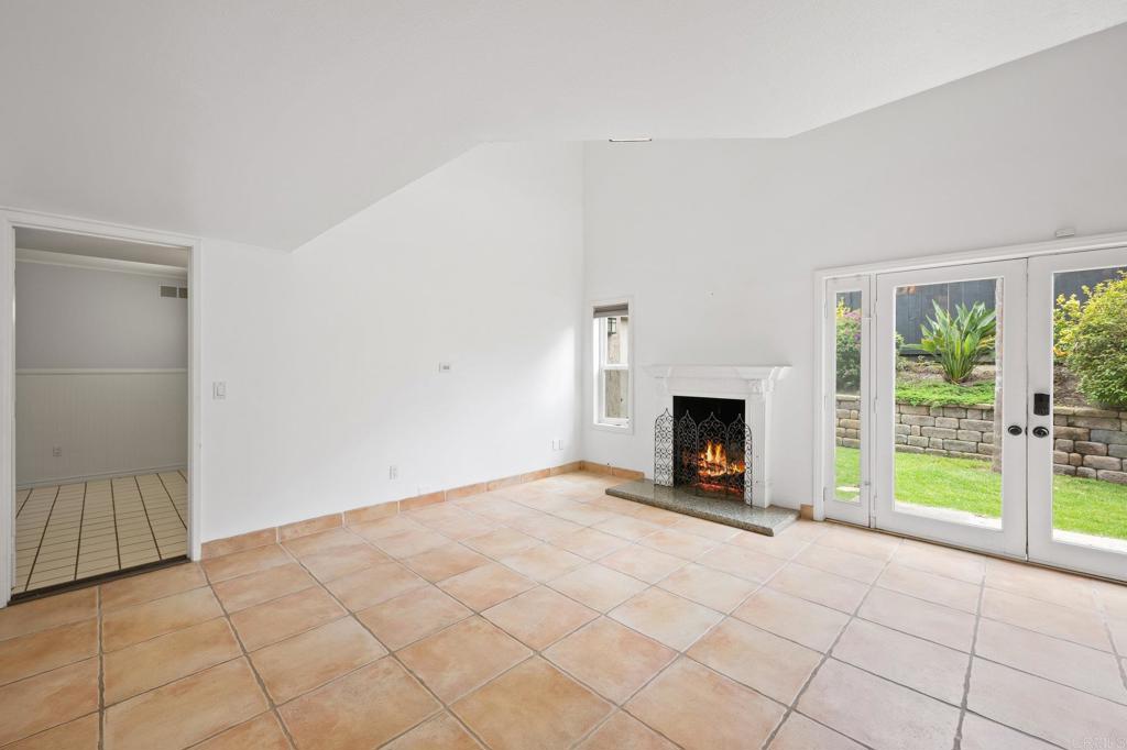 1033 Via Mil Cumbres