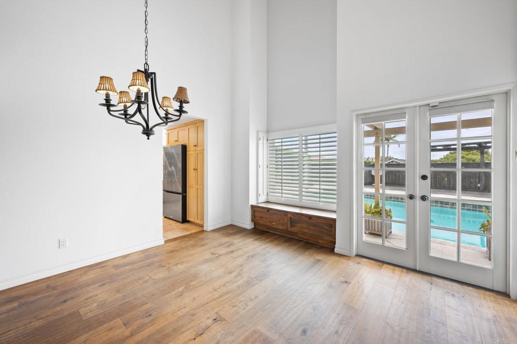 1033 Via Mil Cumbres