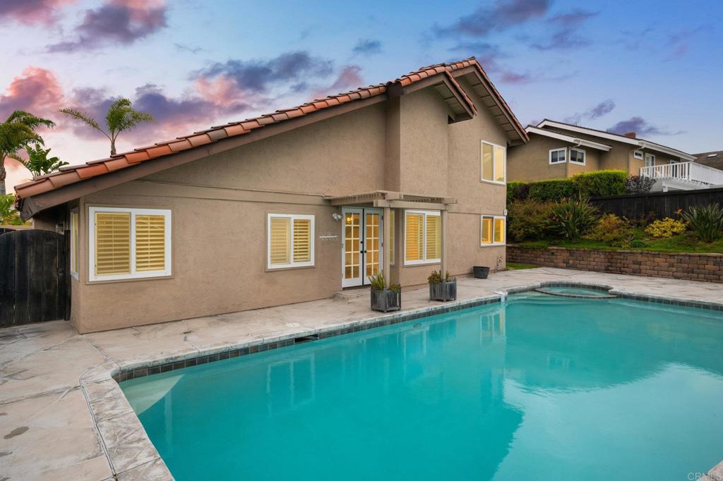 1033 Via Mil Cumbres