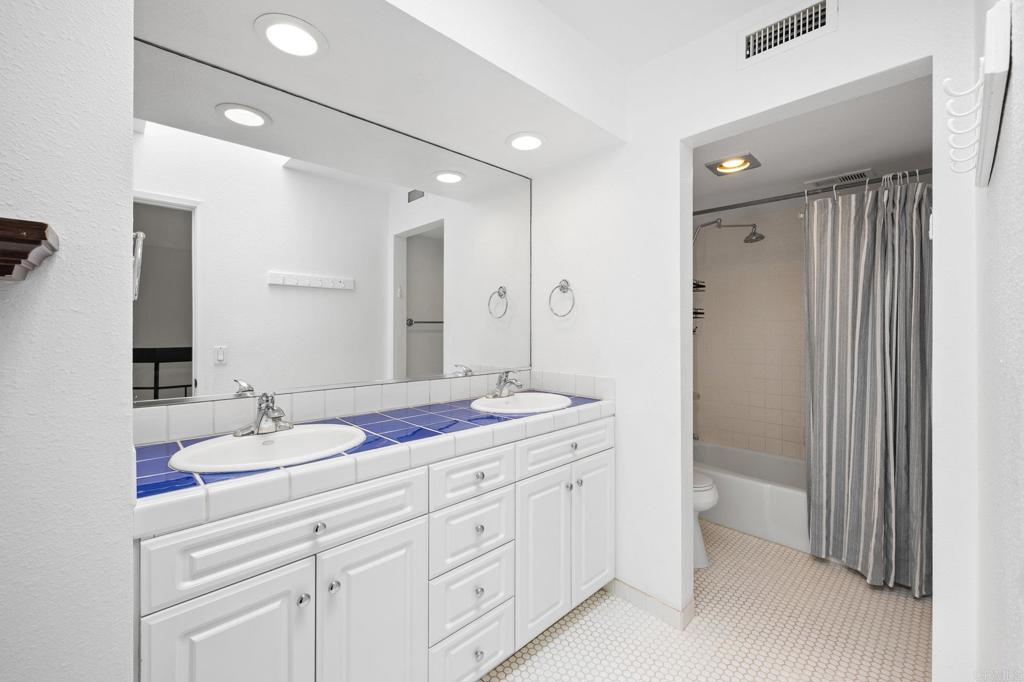 1033 Via Mil Cumbres