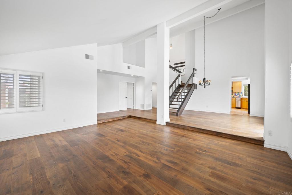 1033 Via Mil Cumbres