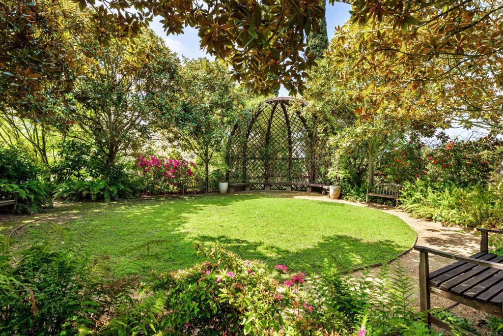 5992 Calle Camposeco