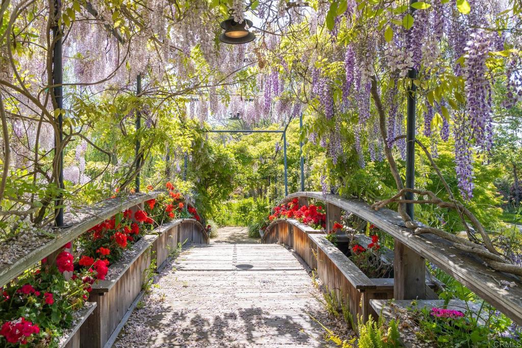 5992 Calle Camposeco