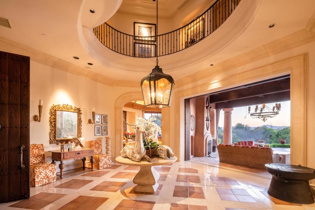 5992 Calle Camposeco