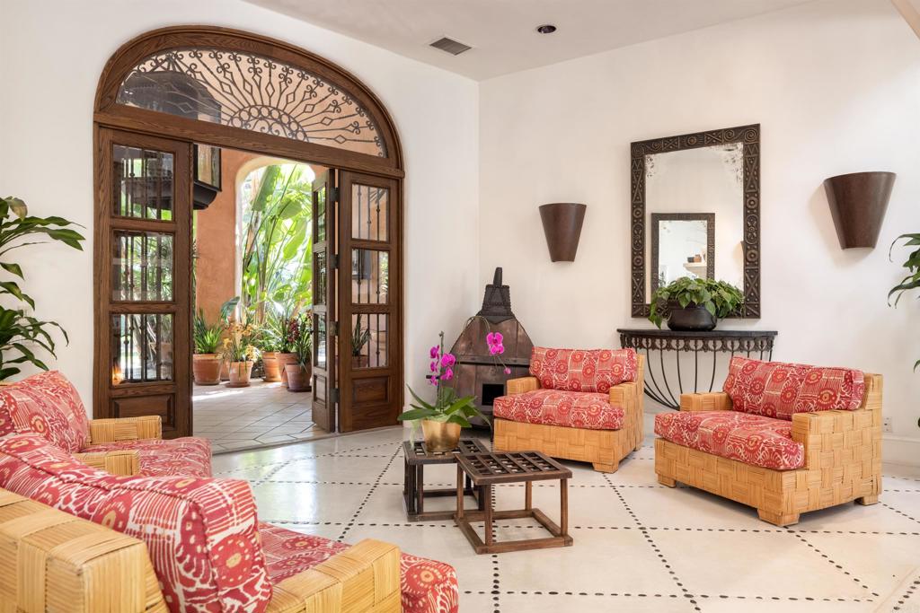 5992 Calle Camposeco