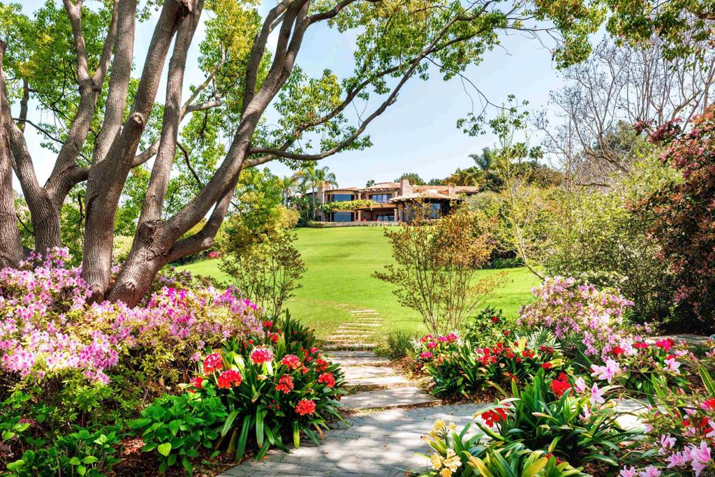 5992 Calle Camposeco