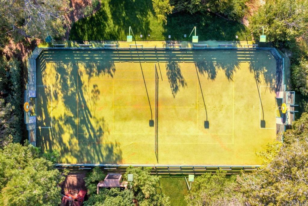 5992 Calle Camposeco