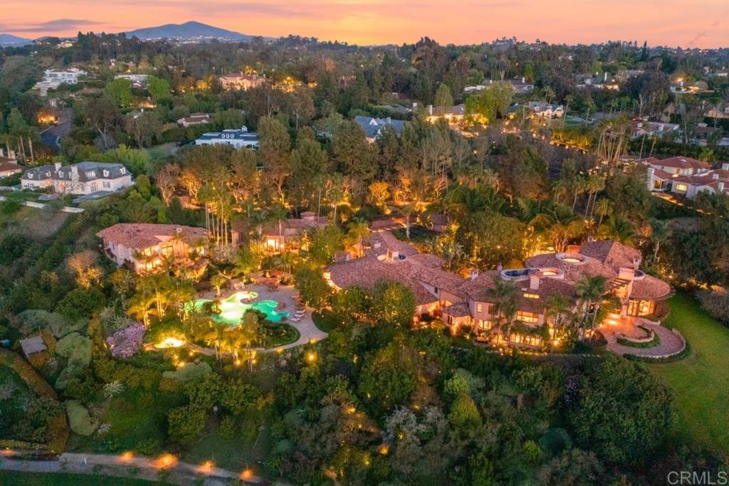 5992 Calle Camposeco