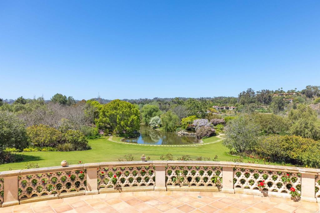 5992 Calle Camposeco