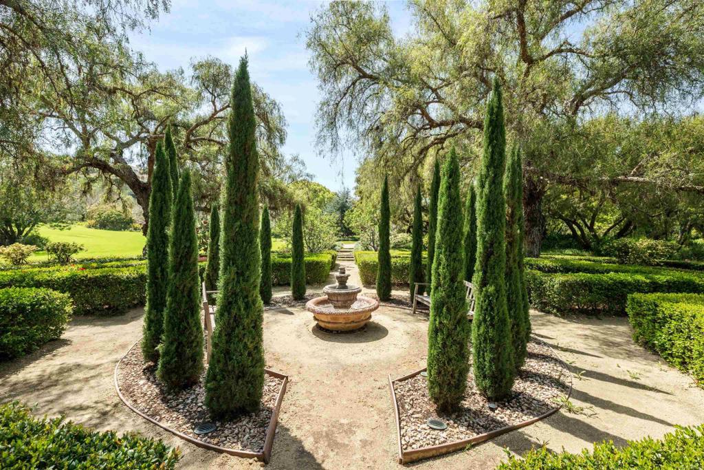 5992 Calle Camposeco