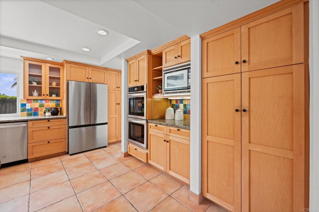 1033 Via Mil Cumbres