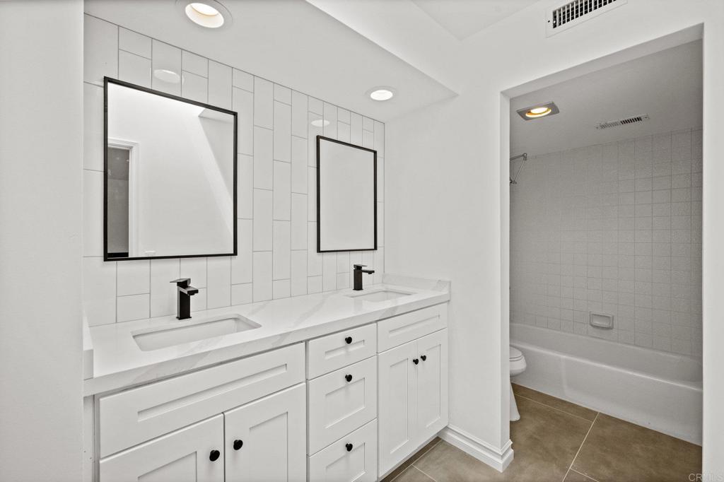 1033 Via Mil Cumbres