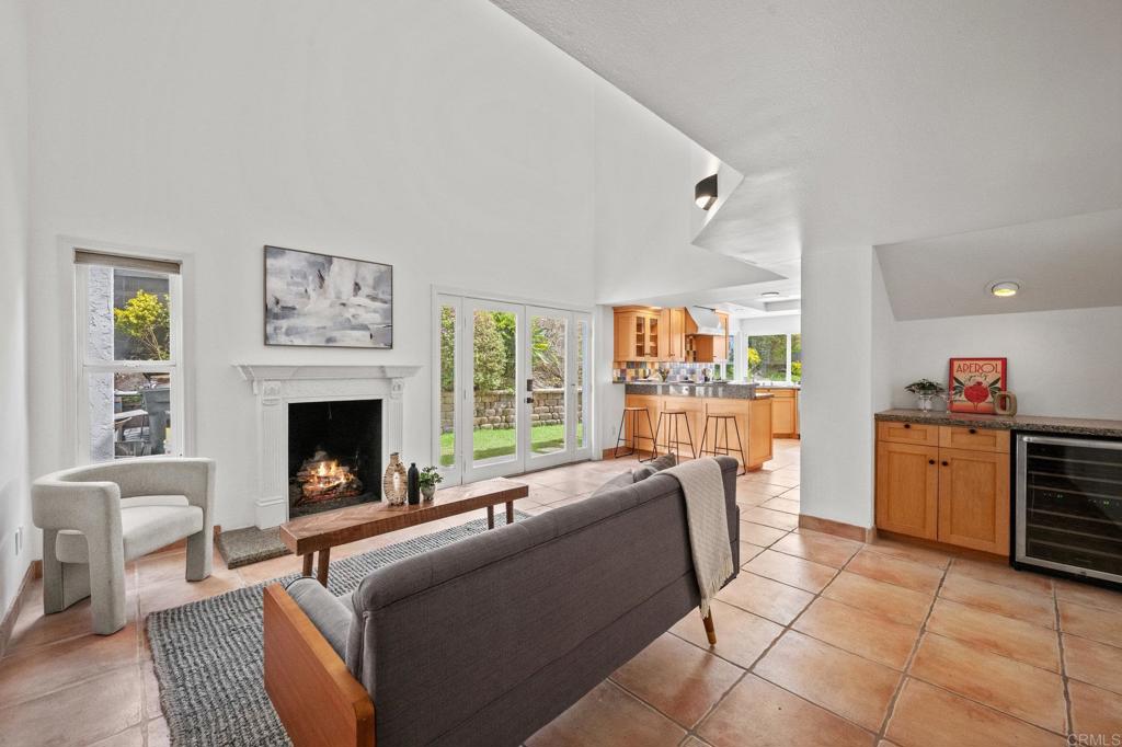 1033 Via Mil Cumbres