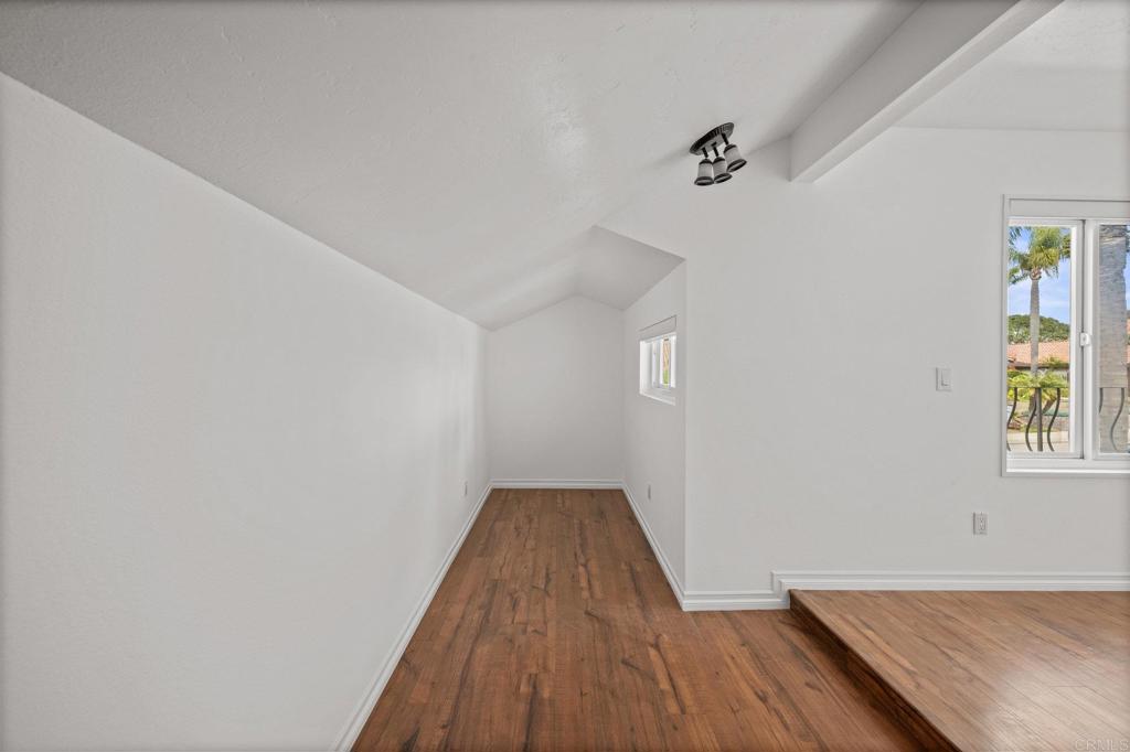 1033 Via Mil Cumbres