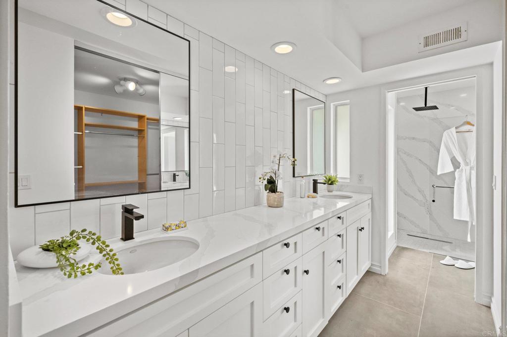 1033 Via Mil Cumbres