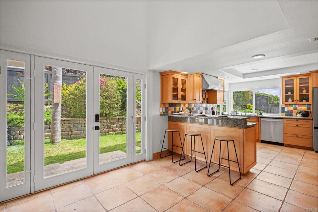 1033 Via Mil Cumbres