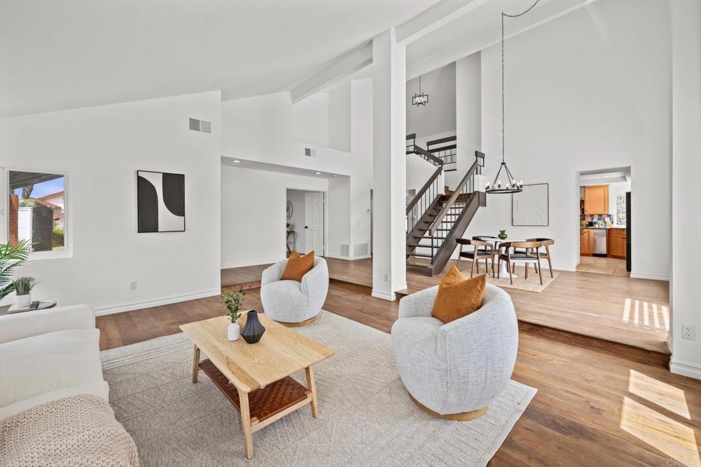 1033 Via Mil Cumbres