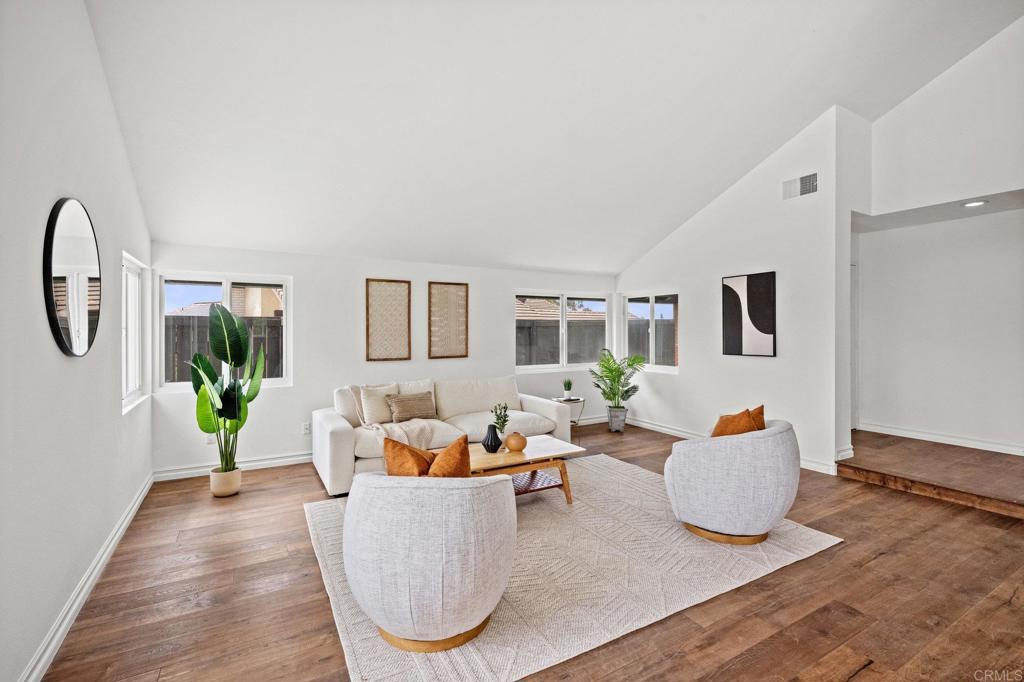 1033 Via Mil Cumbres