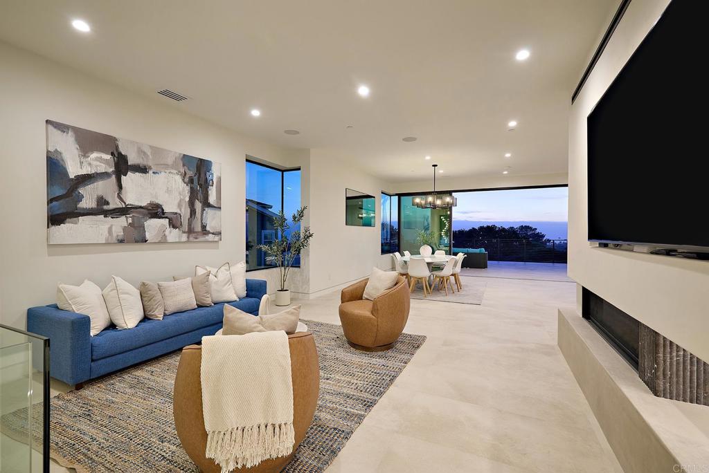 537 N Granados Avenue