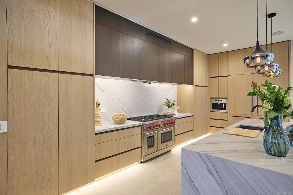 537 N Granados Avenue