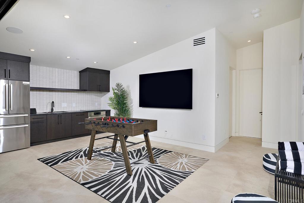 537 N Granados Avenue